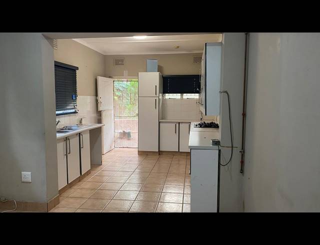 2.5 BEDROOM FLAT TO LET IN ESSENWOOD